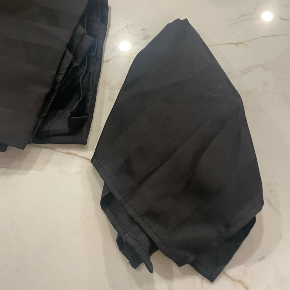 Cuisinart tablecloth and cloth napkins. Black with rectangular pattern.